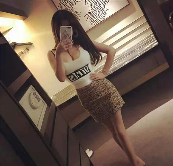 裕华得大Sao笔胸比头大哈哈